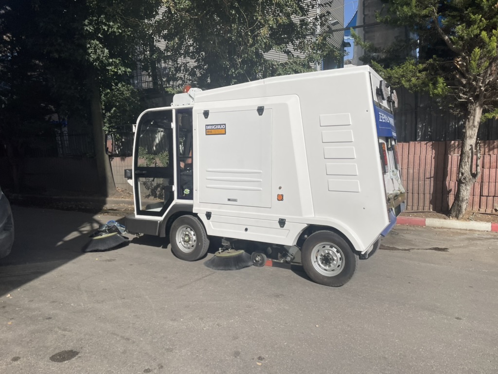 האם אפשר להשתמש במטאטא מכני גם בחניונים? המדריך המלא לניקוי חניונים בצורה יעילה וחסכונית